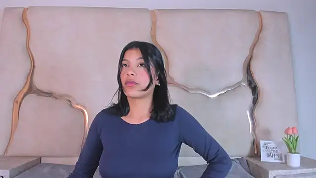 Salmaportman69 online show from 07-30-26, 04:00