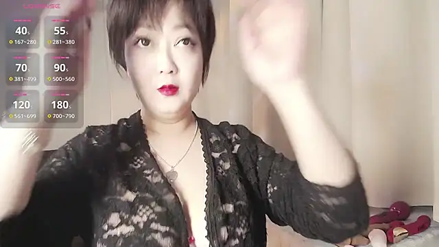 Snapshot of Hey-Cute chatting on 02-19-25, 03:38 Hey-Cute online show from 02-19-25, 03:38