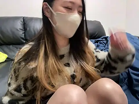 Snapshot of yazawa_oO chatting on 02-25-25, 02:22 yazawa oO online show from 02-25-25, 02:22