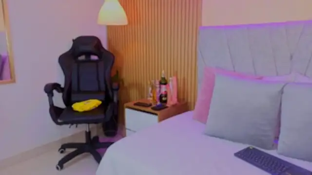 avis lara online show from 02-25-26, 07:34