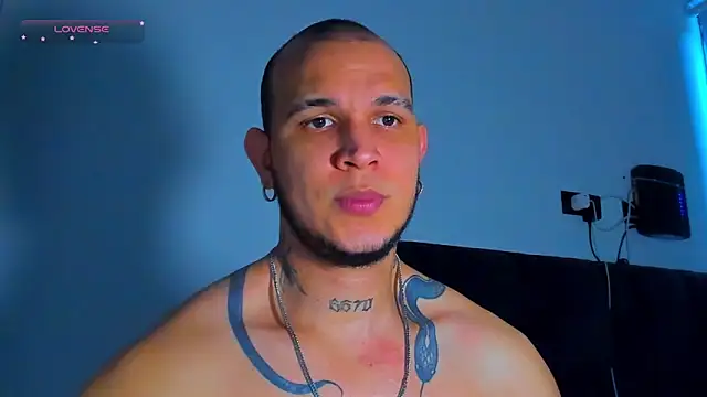 Snapshot of austinoficial chatting on 05-20-26, 09:10 austinoficial online show from 05-20-26, 09:10