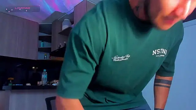 Snapshot of austinoficial chatting on 05-22-26, 09:31 austinoficial online show from 05-22-26, 09:31