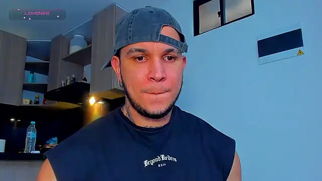 Snapshot of austinoficial chatting on 05-25-26, 10:05 austinoficial online show from 05-25-26, 10:05