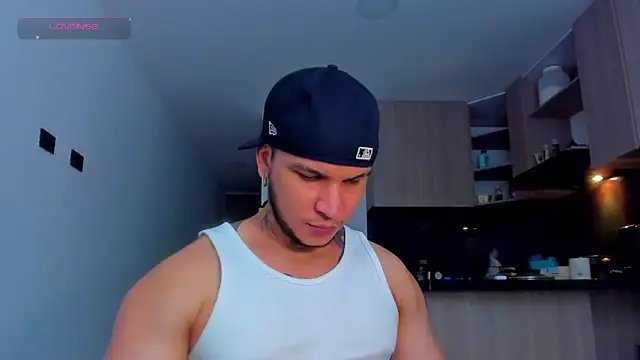 Snapshot of austinoficial chatting on 05-27-26, 08:50 austinoficial online show from 05-27-26, 08:50