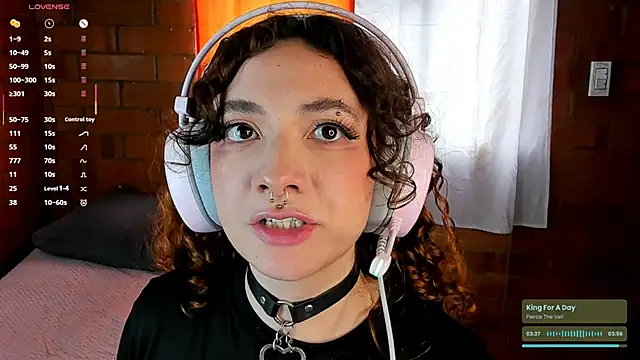 Snapshot of Annycolin_ chatting on 03-07-25, 08:11 Annycolin online show from 03-07-25, 08:11