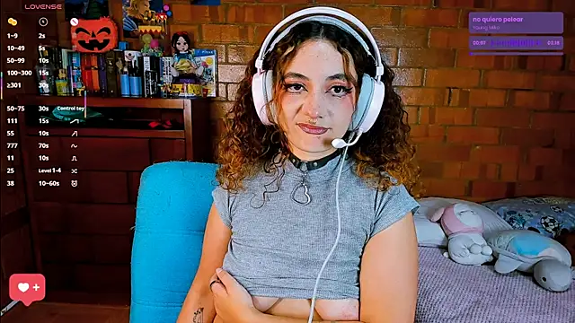 Snapshot of Annycolin_ chatting on 10-17-25, 12:01 Annycolin online show from 10-17-25, 12:01