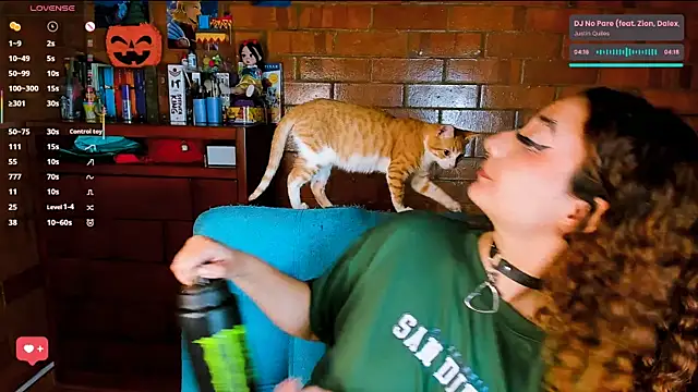 Snapshot of Annycolin_ chatting on 11-04-25, 03:38 Annycolin online show from 11-04-25, 03:38