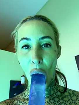 Snapshot of Black_sweet_Rose chatting on 12-22-25, 11:40 Black sweet Rose online show from 12-22-25, 11:40