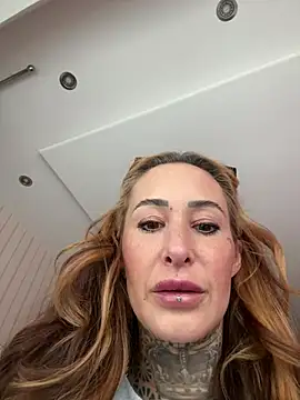 Snapshot of Black_sweet_Rose chatting on 01-10-26, 02:19 Black sweet Rose online show from 01-10-26, 02:19