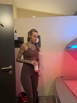 Snapshot of Black_sweet_Rose chatting on 01-15-26, 04:22 Black sweet Rose online show from 01-15-26, 04:22