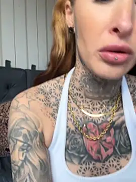 Snapshot of Black_sweet_Rose chatting on 02-02-26, 01:32 Black sweet Rose online show from 02-02-26, 01:32