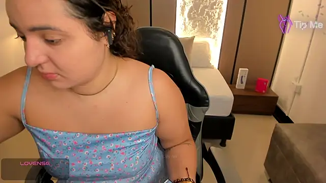 lilly ass  online show from 05-20-26, 01:17