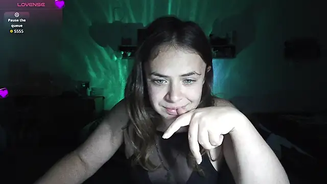 Snapshot of Your___Hope chatting on 10-13-25, 05:46 Your Hope online show from 10-13-25, 05:46