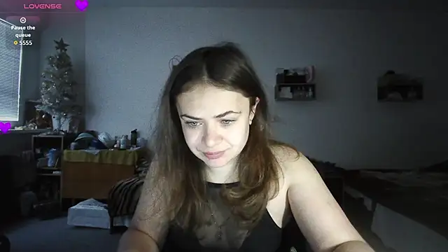 Snapshot of Your___Hope chatting on 11-19-25, 06:46 Your Hope online show from 11-19-25, 06:46