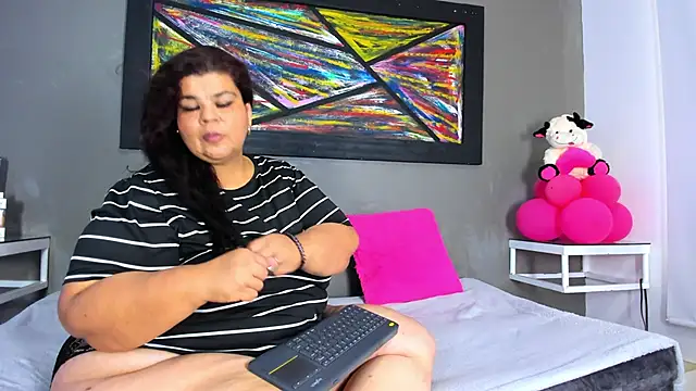 Snapshot of Charlotte_curvy_ chatting on 02-18-26, 08:05 Charlotte curvy online show from 02-18-26, 08:05