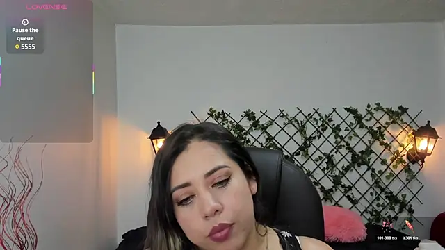 zahra Jalid online show from 10-25-25, 11:54