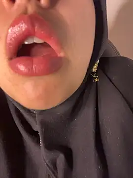 zahra Jalid online show from 04-21-26, 01:42