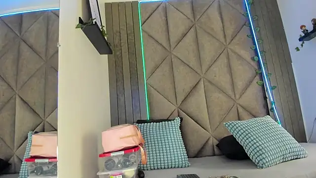 SabrinaSpell  online show from 12-19-25, 11:39