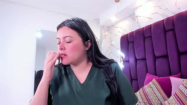 Snapshot of carla_woods chatting on 09-24-25, 05:16 carla woods online show from 09-24-25, 05:16