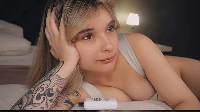 Snapshot of Bella_Alita chatting on 03-15-25, 08:37 Bella Alita online show from 03-15-25, 08:37