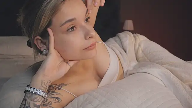 Snapshot of Bella_Alita chatting on 03-17-25, 02:41 Bella Alita online show from 03-17-25, 02:41