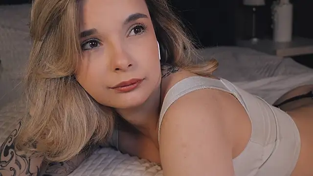 Snapshot of Bella_Alita chatting on 03-22-25, 08:26 Bella Alita online show from 03-22-25, 08:26