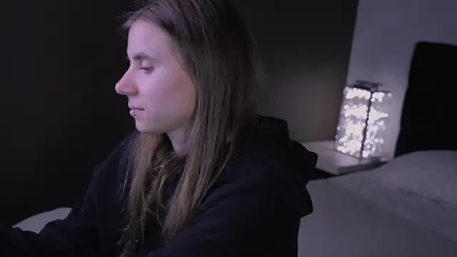 Snapshot of Bella_Alita chatting on 10-11-25, 08:29 Bella Alita online show from 10-11-25, 08:29