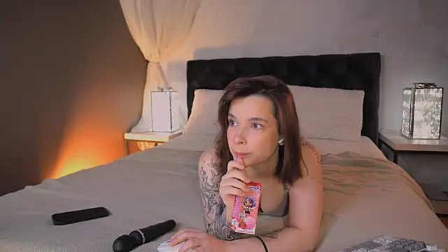 Snapshot of Bella_Alita chatting on 10-23-25, 08:18 Bella Alita online show from 10-23-25, 08:18