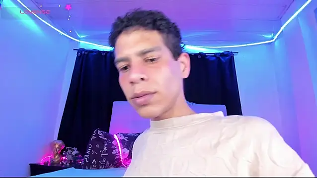 Snapshot of Ethan_Boyy chatting on 07-25-26, 03:31 Ethan Boyy online show from 07-25-26, 03:31