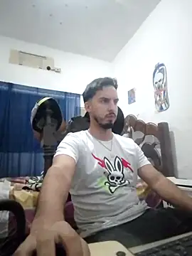 Snapshot of alejo5288 chatting on 10-01-25, 01:11 alejo5288 online show from 10-01-25, 01:11