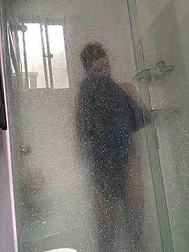 Snapshot of Latinos_2001 chatting on 12-01-25, 01:16 Latinos 2001 online show from 12-01-25, 01:16