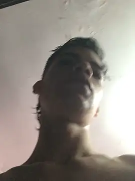 Snapshot of Latinos_2001 chatting on 12-03-25, 01:20 Latinos 2001 online show from 12-03-25, 01:20