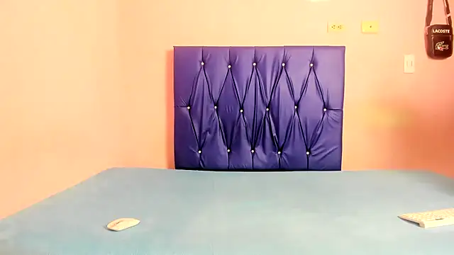 Snapshot of Latinos_2001 chatting on 12-19-25, 12:56 Latinos 2001 online show from 12-19-25, 12:56