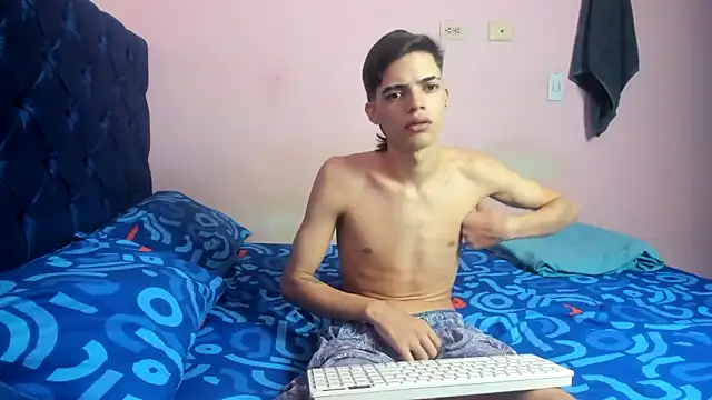 Latinos 2001 online show from 02-15-26, 04:36