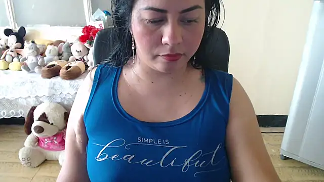 Snapshot of thamara226 chatting on 02-13-26, 02:13 thamara226 online show from 02-13-26, 02:13