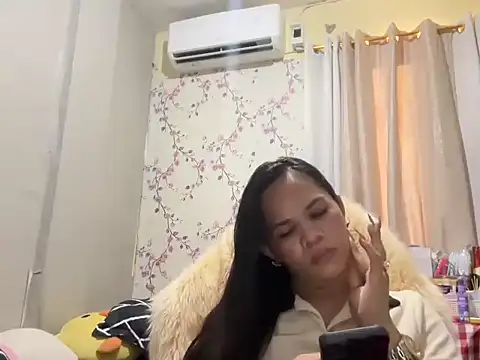 Snapshot of SophiaCourthaway chatting on 01-08-26, 11:40 SophiaCourthaway online show from 01-08-26, 11:40