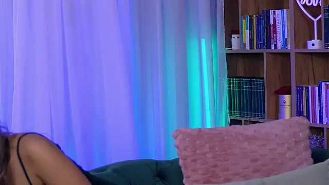 SarahPeach8 online show from 10-27-25, 09:46