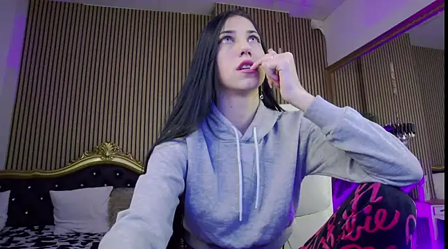 KeylaBlair online show from 01-30-25, 03:40