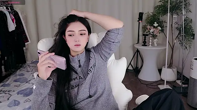 Snapshot of miaomiao-777 chatting on 09-25-25, 01:42 miaomiao-777 online show from 09-25-25, 01:42