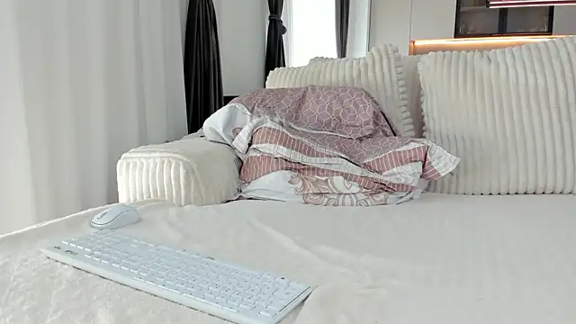 Saradiamond1 online show from 09-21-25, 09:11