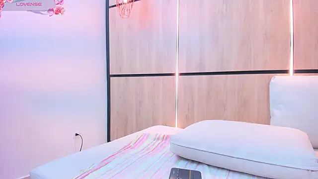 Snapshot of pocahontas_pow chatting on 02-18-25, 12:17 pocahontas pow online show from 02-18-25, 12:17