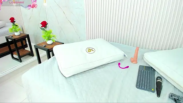 Snapshot of pocahontas_pow chatting on 02-20-25, 03:41 pocahontas pow online show from 02-20-25, 03:41