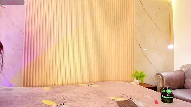 Snapshot of pocahontas_pow chatting on 10-25-25, 04:31 pocahontas pow online show from 10-25-25, 04:31