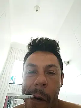 Snapshot of Santanacumxplod chatting on 01-26-25, 11:39 Santanacumxplod online show from 01-26-25, 11:39