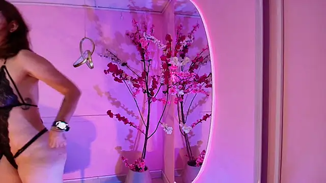 Snapshot of scarlette69 chatting on 02-22-25, 07:47 scarlette69 online show from 02-22-25, 07:47