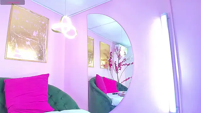 Snapshot of scarlette69 chatting on 10-18-25, 07:25 scarlette69 online show from 10-18-25, 07:25