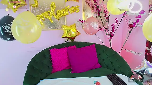 Snapshot of scarlette69 chatting on 12-22-25, 08:39 scarlette69 online show from 12-22-25, 08:39