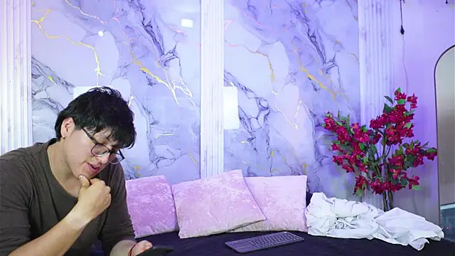 Snapshot of vanilla_hot chatting on 09-19-25, 07:58 vanilla hot online show from 09-19-25, 07:58