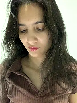 Bella still online show from 09-23-25, 12:52