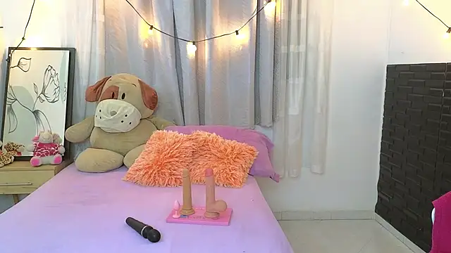 SERAFINA  online show from 10-21-25, 01:23